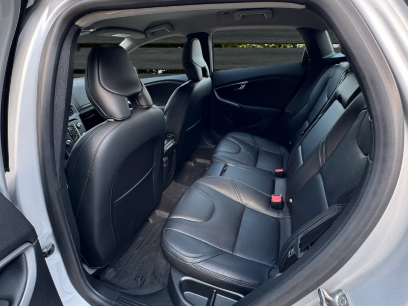 VOLVO V40 1.6 D 115Ch PACK XENIUM POWERSHIFT FULL OPTIONS GPS/CLIM/CUIR 119000Km 