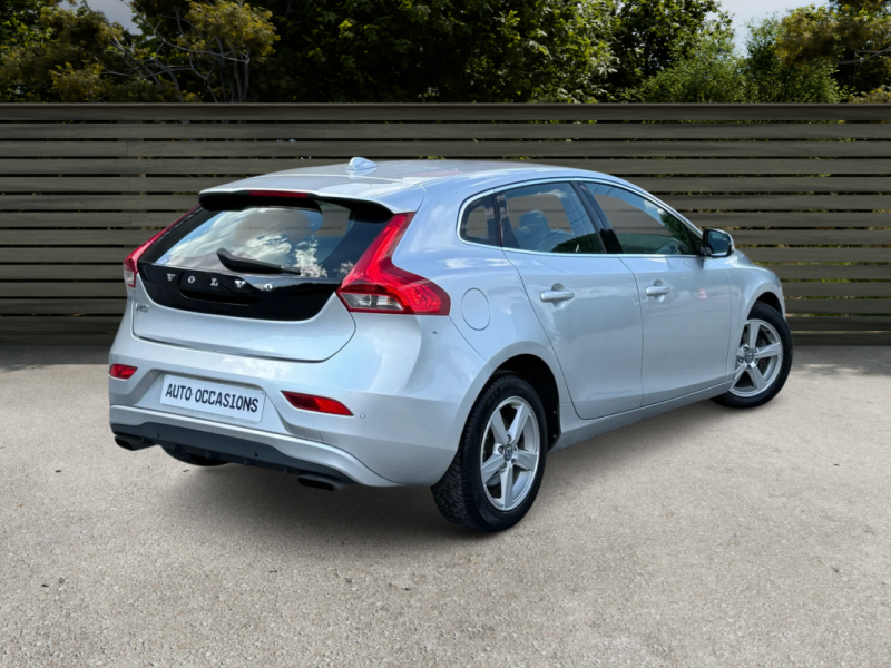 VOLVO V40 1.6 D 115Ch PACK XENIUM POWERSHIFT FULL OPTIONS GPS/CLIM/CUIR 119000Km 