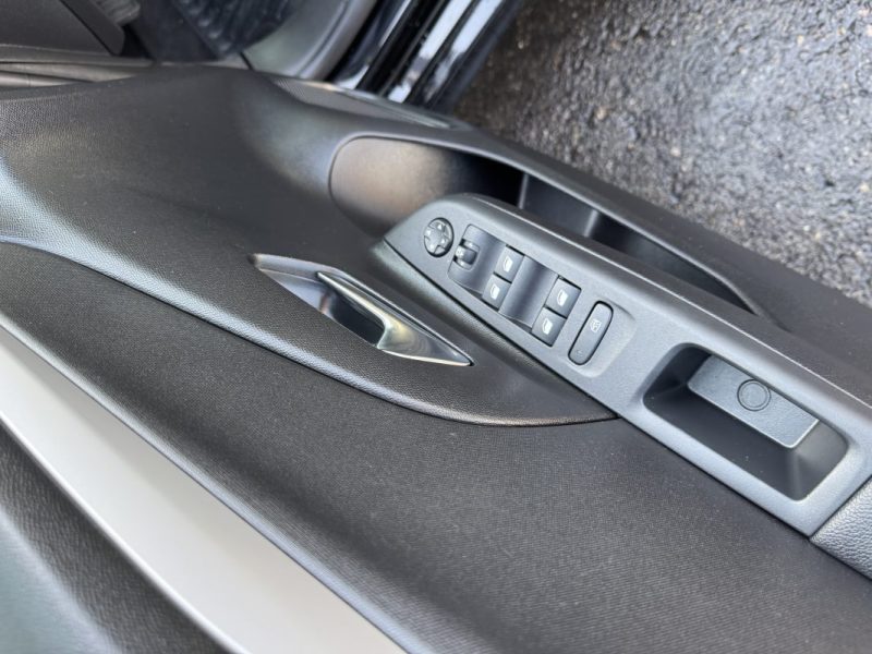 OPEL CORSA E 1.2 100 TURBO EDITION BA 2025 TTC 