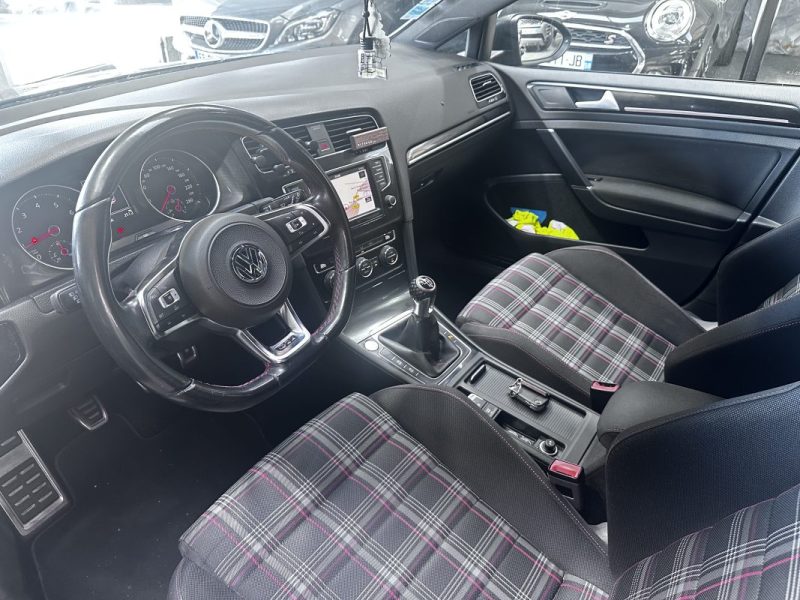 VOLKSWAGEN GOLF VII GOLF GTI 2.0 TSI 220 DSG 2016