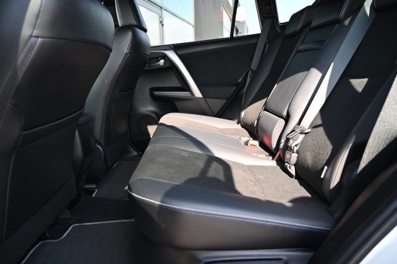 TOYOTA RAV4 HYBRIDE 197H 2WD DESIGN 01/2016