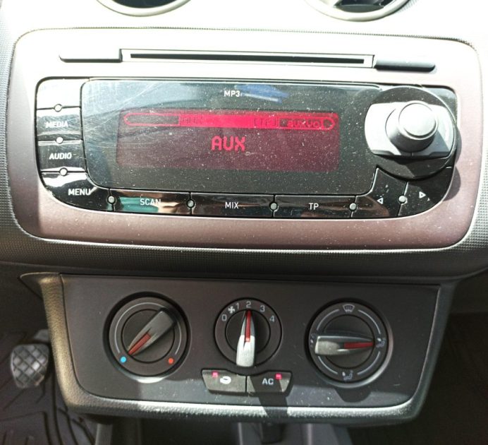 SEAT IBIZA 5PORTES 1.2 70CV 1ER MAIN GARANTIE 6MOIS