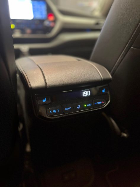 MAGNIFIQUE TOYOTA HIGHLANDER 4X4 7 PLACES 2.5 HYBRID 248CH (TOIT OUVRANT, CARPLAY, CAMÉRA 360)