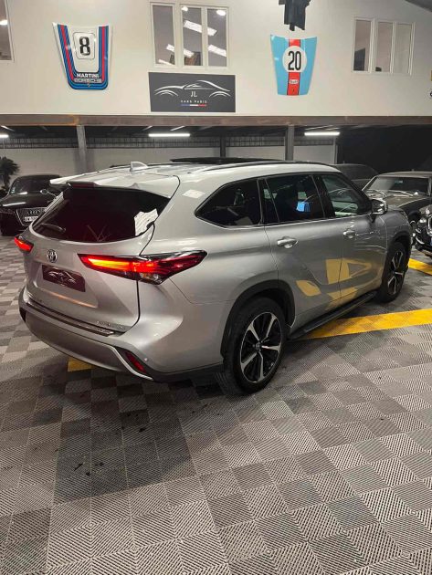 MAGNIFIQUE TOYOTA HIGHLANDER 4X4 7 PLACES 2.5 HYBRID 248CH (TOIT OUVRANT, CARPLAY, CAMÉRA 360)