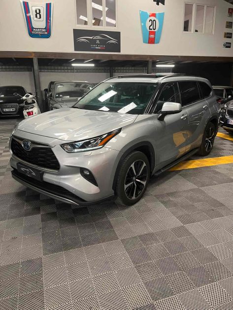MAGNIFIQUE TOYOTA HIGHLANDER 4X4 7 PLACES 2.5 HYBRID 248CH (TOIT OUVRANT, CARPLAY, CAMÉRA 360)