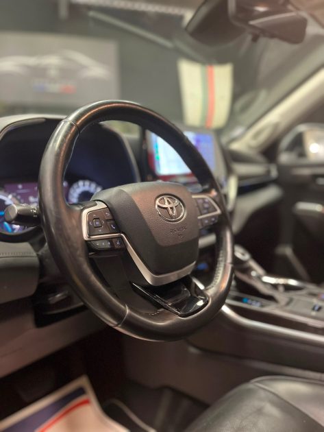 MAGNIFIQUE TOYOTA HIGHLANDER 4X4 7 PLACES 2.5 HYBRID 248CH (TOIT OUVRANT, CARPLAY, CAMÉRA 360)