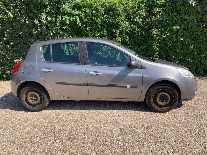 RENAULT CLIO III AUTHENTIQUE 1.5DCI 75 2010