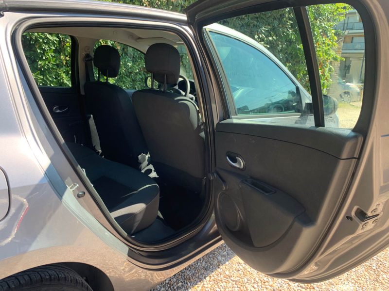 RENAULT CLIO III AUTHENTIQUE 1.5DCI 75 2010