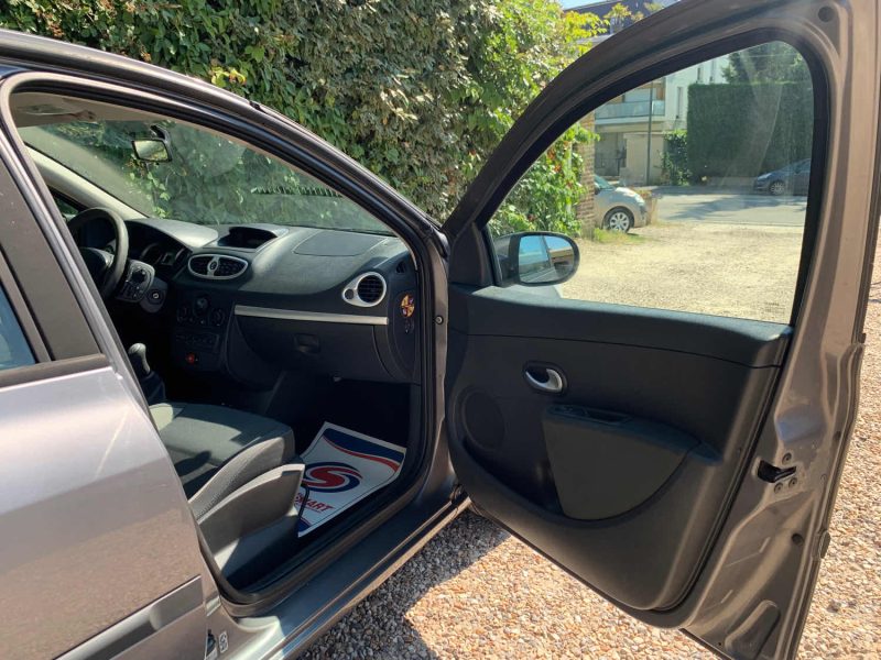 RENAULT CLIO III AUTHENTIQUE 1.5DCI 75 2010