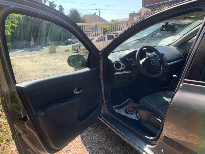 RENAULT CLIO III AUTHENTIQUE 1.5DCI 75 2010