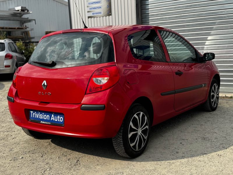RENAULT CLIO 1.2 ESSENCE 75CH 2006