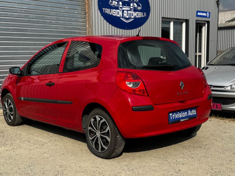 RENAULT CLIO 1.2 ESSENCE 75CH 2006