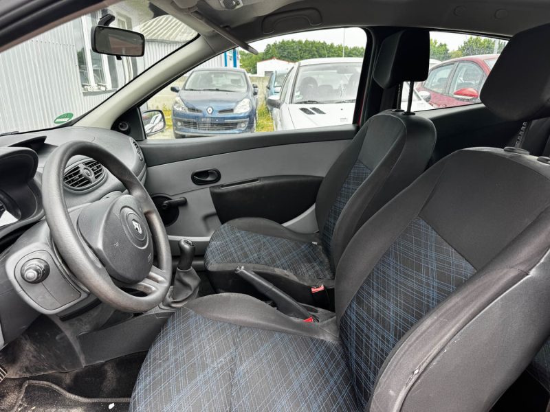 RENAULT CLIO 1.2 ESSENCE 75CH 2006