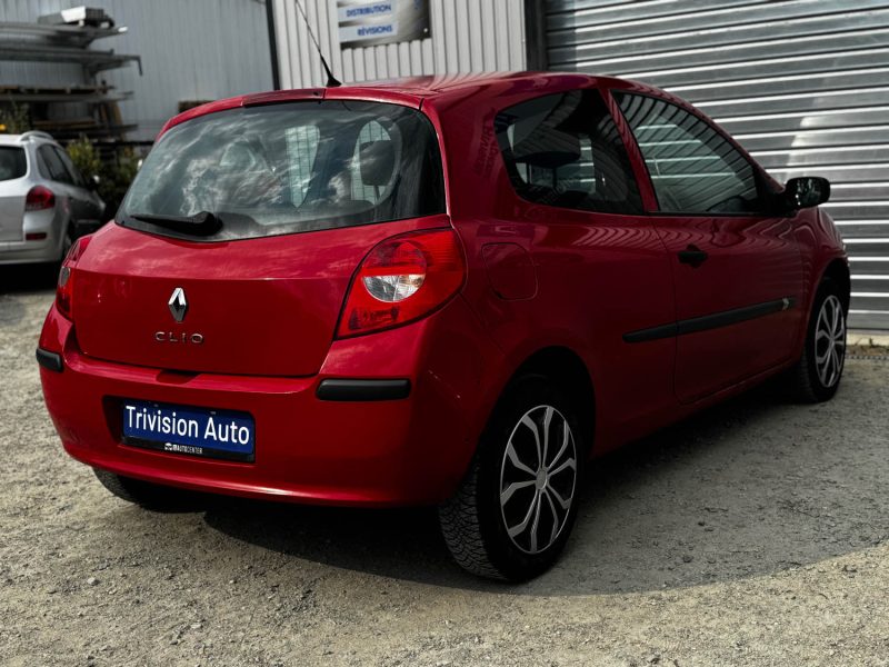 RENAULT CLIO 1.2 ESSENCE 75CH 2006