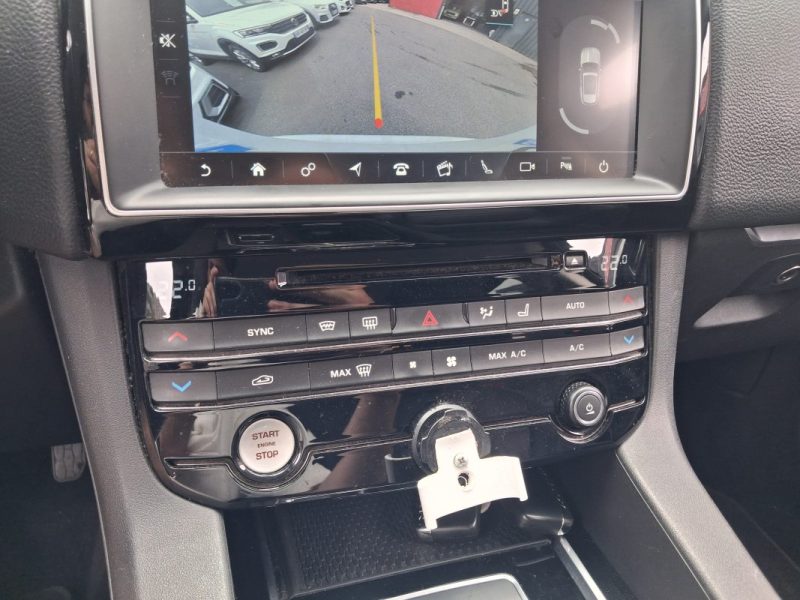 JAGUAR F-PACE 2.0 D 180 CV AWD PORTFOLIO VIRTUAL COCKPIT CUIR 