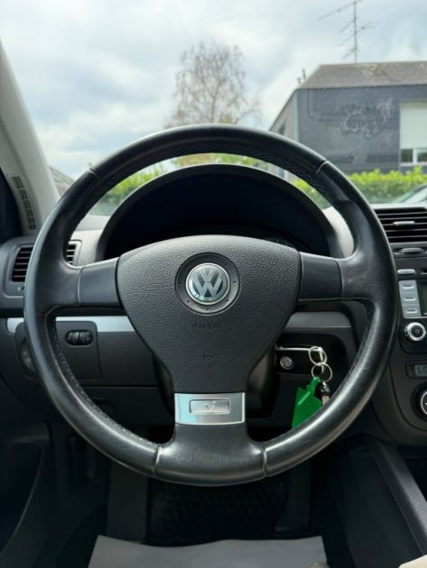 VOLKSWAGEN GOLF 5 1.9 TDi 105CH CONFORT 5P BVM5