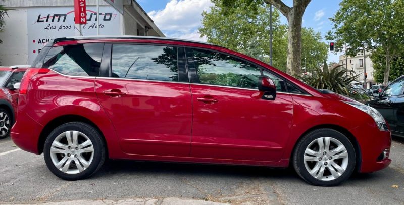 PEUGEOT 5008 1.6 e-HDI 112 ALLURE BMP6 