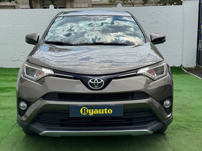 TOYOTA RAV4 143 D-4D 2WD ACTIVE/SUIVI COMPLET TOYOTA/ GARANTIE 6 MOIS