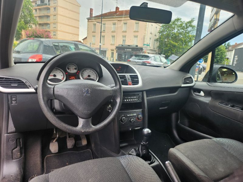 PEUGEOT 207 1.4L i 73 ch
