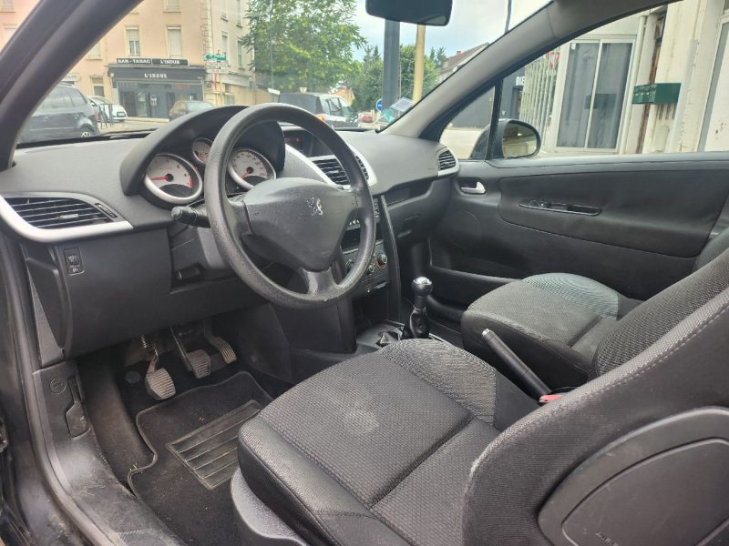 PEUGEOT 207 1.4L i 73 ch