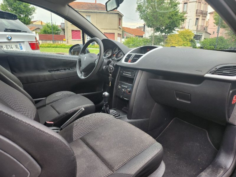PEUGEOT 207 1.4L i 73 ch