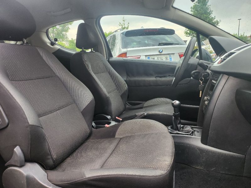 PEUGEOT 207 1.4L i 73 ch