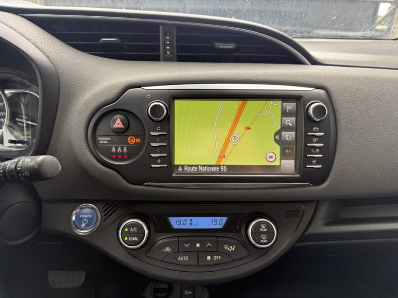 TOYOTA YARIS 100H HYBRIDE BUSINESS 2019