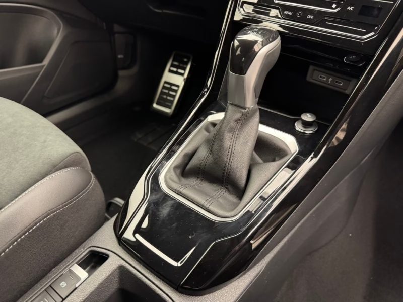 VOLKSWAGEN T-ROC 1.5 TSI DSG R-LINE BUSINESS IQ. ATTELAGE 2025