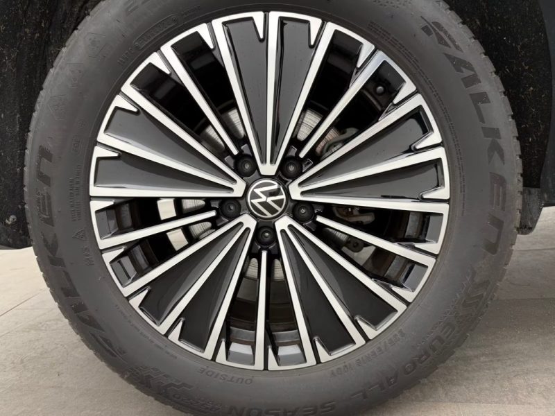 VOLKSWAGEN TIGUAN 1.5 EHYBRID DSG – DISCOVER – DCC – ATTELAGE – CAMÉRA 2025