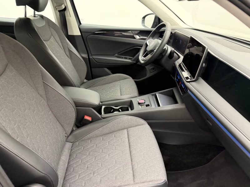 VOLKSWAGEN TIGUAN 1.5 EHYBRID DSG – DISCOVER – DCC – ATTELAGE – CAMÉRA 2025
