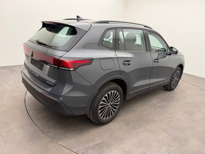 VOLKSWAGEN TIGUAN 1.5 EHYBRID DSG – DISCOVER – DCC – ATTELAGE – CAMÉRA 2025