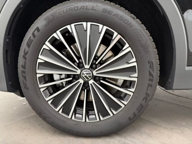 VOLKSWAGEN TIGUAN 1.5 EHYBRID DSG LIFE – DCC – HUD – DISCOVER PRO MAX – ATTELAGE – CAMÉRA 2025