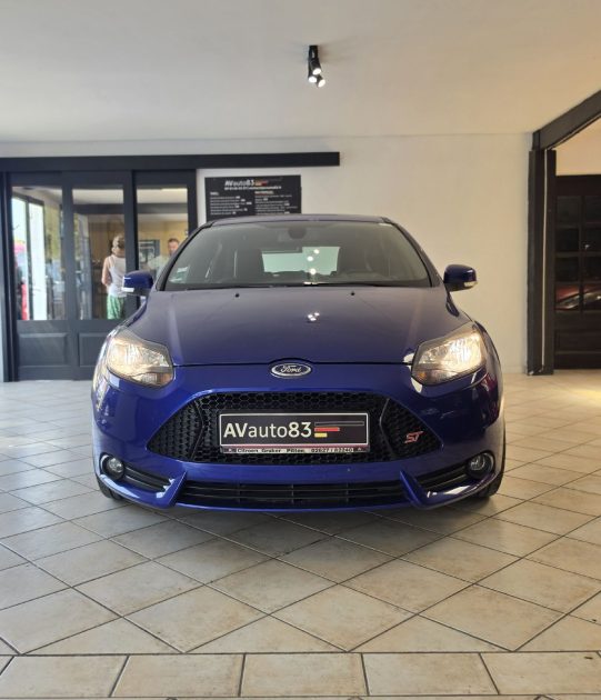 Ford Focus ST 2.0 Ecoboost 250ch MK3 avec toit ouvrant (très rare) Garantie 12 Mois