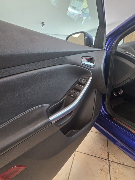Ford Focus ST 2.0 Ecoboost 250ch MK3 avec toit ouvrant (très rare) Garantie 12 Mois
