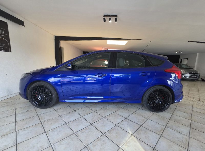 Ford Focus ST 2.0 Ecoboost 250ch MK3 avec toit ouvrant (très rare) Garantie 12 Mois