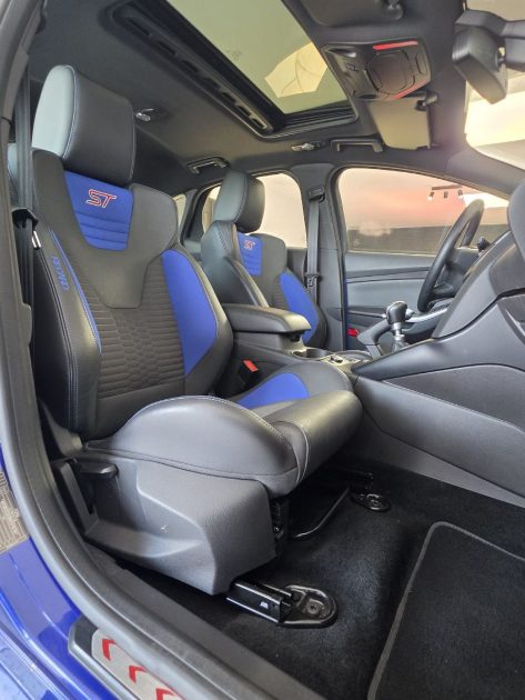 Ford Focus ST 2.0 Ecoboost 250ch MK3 avec toit ouvrant (très rare) Garantie 12 Mois