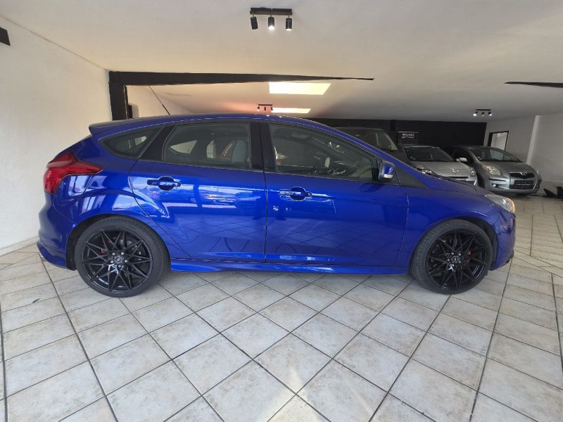 Ford Focus ST 2.0 Ecoboost 250ch MK3 avec toit ouvrant (très rare) Garantie 12 Mois