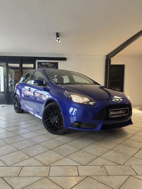 Ford Focus ST 2.0 Ecoboost 250ch MK3 avec toit ouvrant (très rare) Garantie 12 Mois
