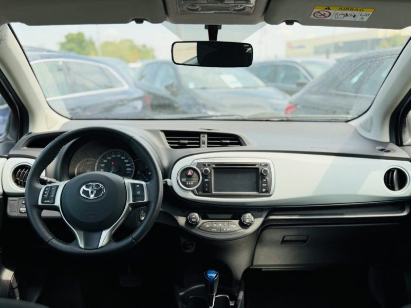 TOYOTA YARIS III 1.5 HYBRID 100h BUSINESS