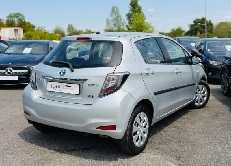 TOYOTA YARIS III 1.5 HYBRID 100h BUSINESS