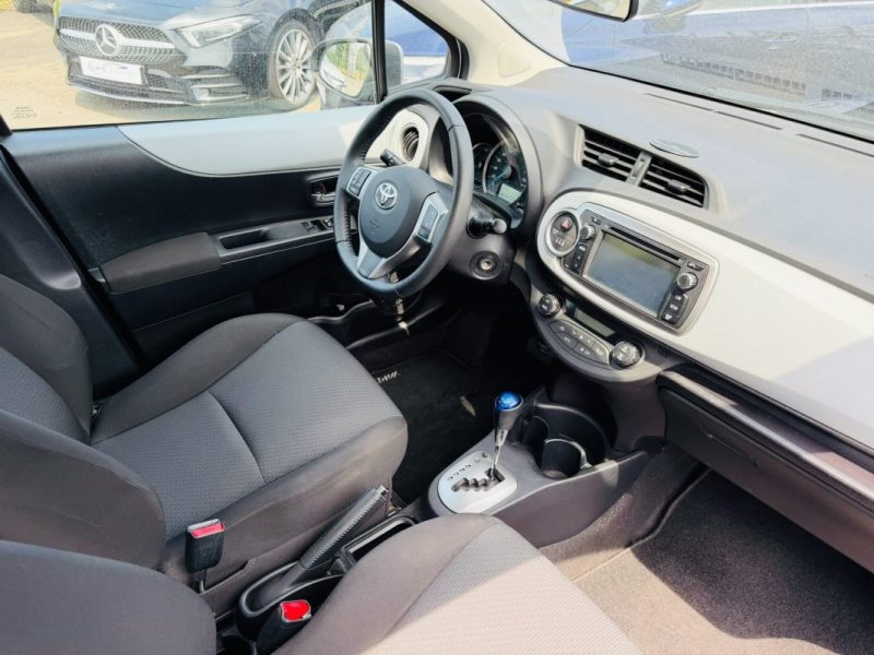 TOYOTA YARIS III 1.5 HYBRID 100h BUSINESS