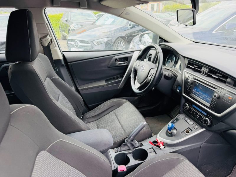 TOYOTA AURIS 1.8 HYBRID 136h STYLE EDITION
