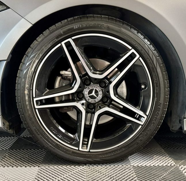 MERCEDES CLASSE A 180 D AMG line TOIT OUVRANT 