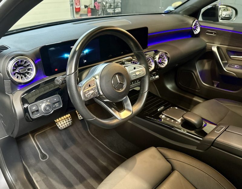 MERCEDES CLASSE A 180 D AMG line TOIT OUVRANT 