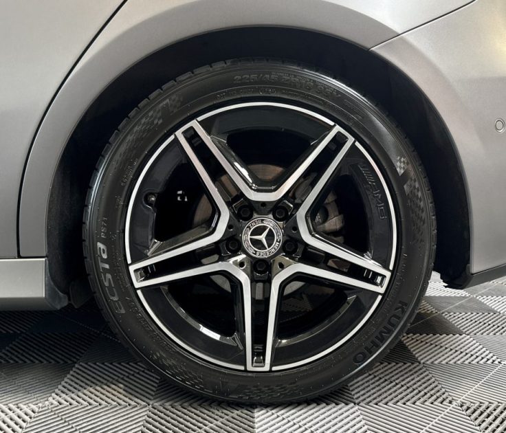 MERCEDES CLASSE A 180 D AMG line TOIT OUVRANT 