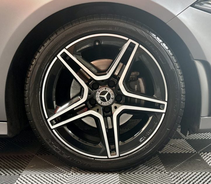MERCEDES CLASSE A 180 D AMG line TOIT OUVRANT 