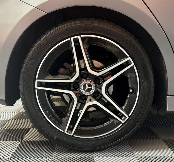 MERCEDES CLASSE A 180 D AMG line TOIT OUVRANT 