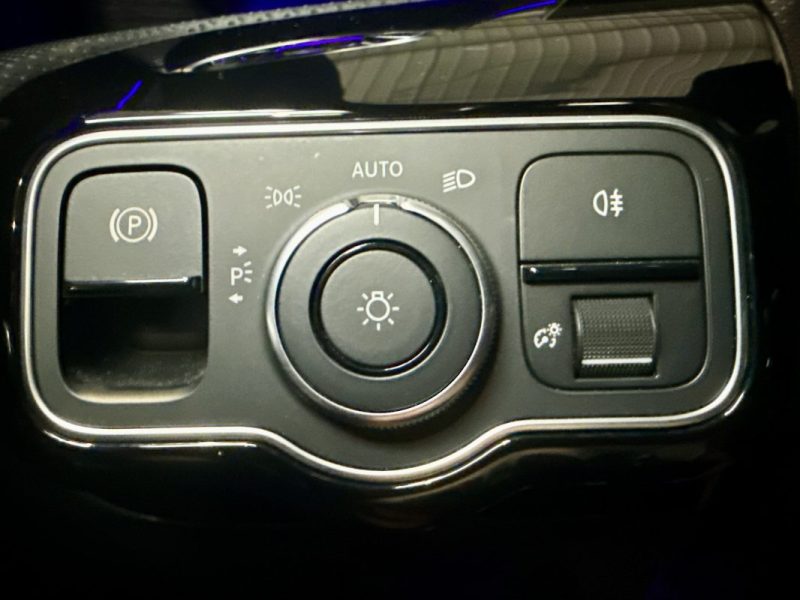 MERCEDES CLASSE A 180 D AMG line TOIT OUVRANT 