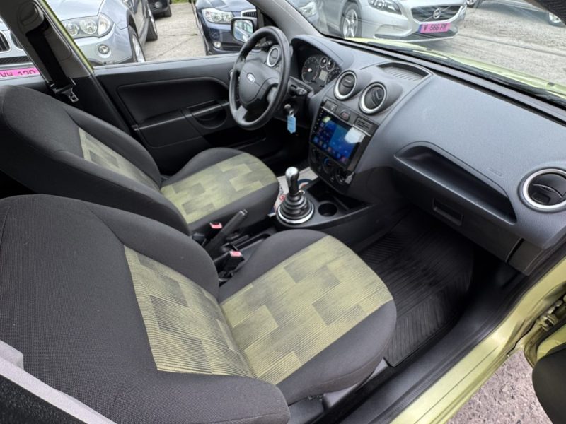 FORD FIESTA 1.3 i PACK AMBIENTE 182000Km