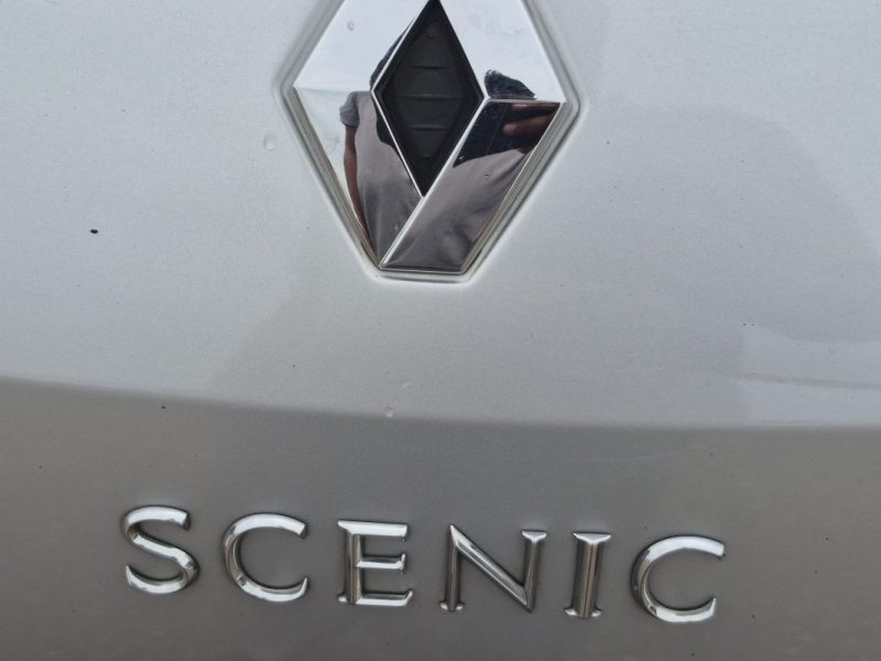RENAULT Scénic HH-078-WQ - II 1.9 dCi 130cv